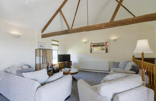 The Old Wagon House views over the fields and sea - Foto 9