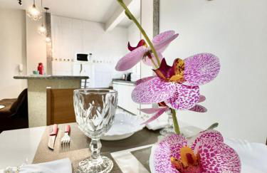 Ape Elegance com ar condicionado cama queen no centro - Foto 21