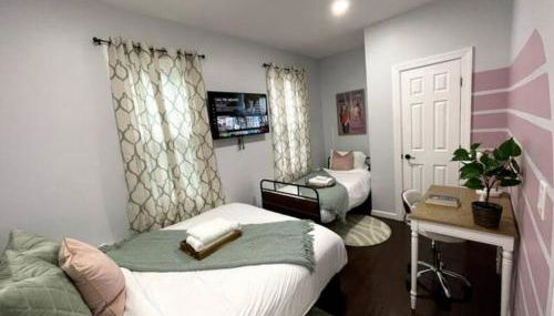 W3S - Large 7br 3bath - Sleeps 20 - 3 Living rooms - Yard and Deck - Photo 4