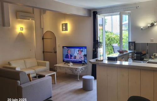 Gîte Coté Village - le cœur du village avec piscine - Foto 7