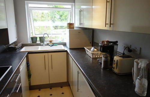 NEW Cosy 2 Bedroom Flat - Englefield Green - Foto 7