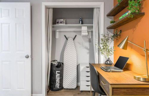 Mid century APT, KING bed + desk - Foto 27