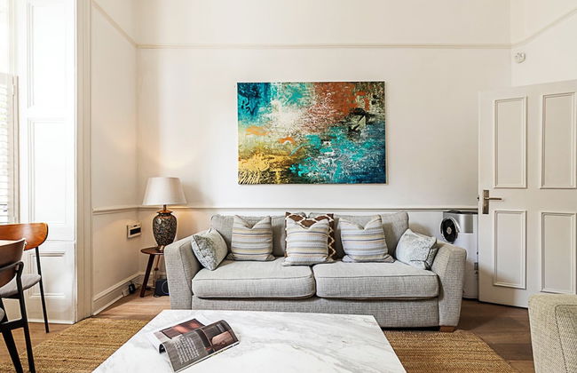 Bright Home Near Little Venice - Photo 19