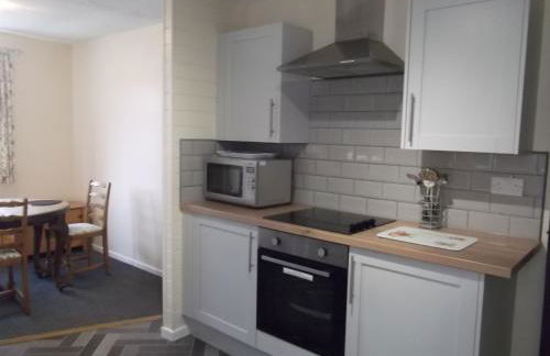 Hall Dale View near Matlock & Peak District - Photo 3