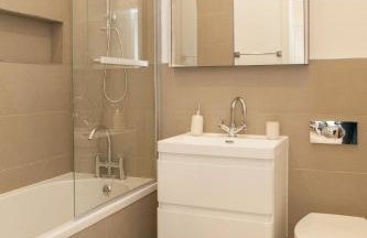 Beautiful 2 bed terrace flat close to Greenwich - Pass the Keys - Photo 15