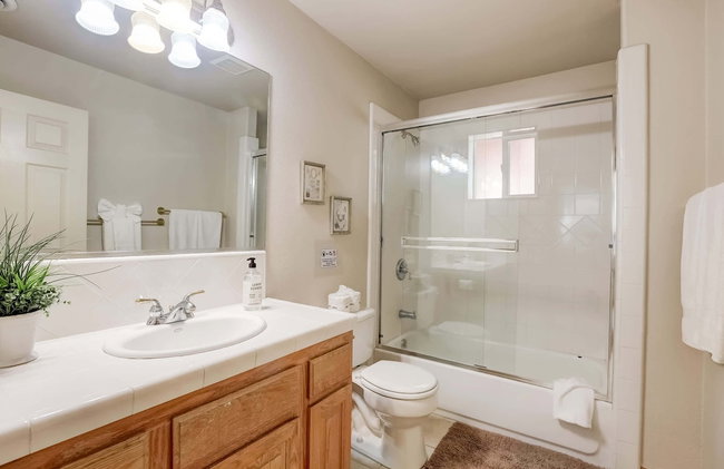 Montgomery Estates Bliss - Hot Tub, Pets, Family Fun! - Photo 35