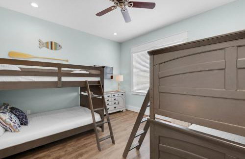 Breeze- New 2 blocks to beach - Sleeps 26 - Pool - Foto 28