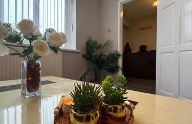 Charming 3 BR - NEC HS2- Long Stays Wifi Parking Airport - Foto 24