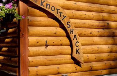 Knotty Shack- Unique Tiny Log Cabin with Hot Tub - Foto 8