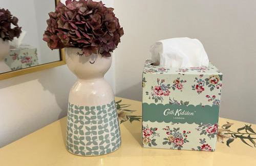 Old Betting Shop for 3 & Furry Friend - Photo 43