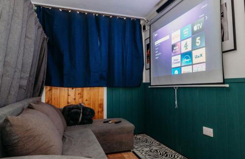 Heron's Perch- A pond-side retreat with cinema room - Photo 7