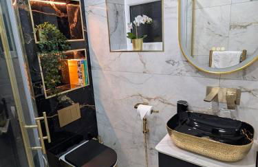 Luxury Santorini Boutique Suite with a Mediterranean Soul - 15m to Heathrow Windsor Ascot Legoland with Free Parking - Foto 22