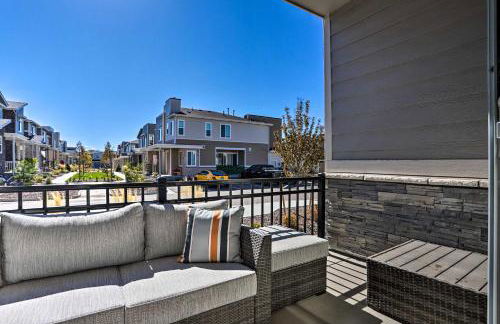 Near Hiking and Biking Trails Townhome with Patio - Foto 25