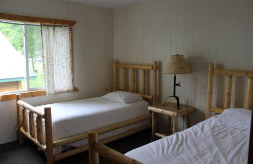 Cabin10 - Poolside Cabin with a lake view and great fishing - Foto 6