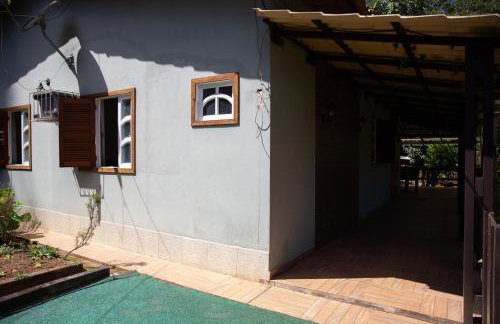 Chalé com Deck e Churrasqueira nas Montanhas - Foto 42