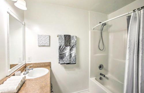 Charming Springfield Escape with Furnished Deck - Foto 14