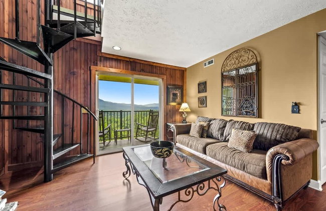 Sleeps 4 Hot Tub Indoor Pool Mountain Views - Photo 8