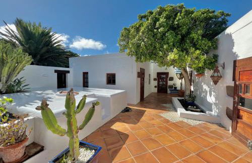 Stylish house in a real Finca with private garden - Photo 25