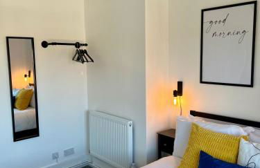 Crestfield House - Stunning Home near Alton Towers - Free Parking & Garden - Foto 28