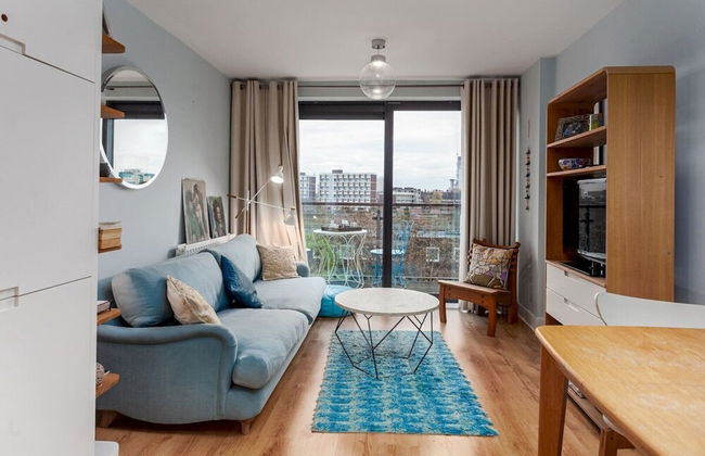 Bright and Stylish Kennington Gem - Photo 14