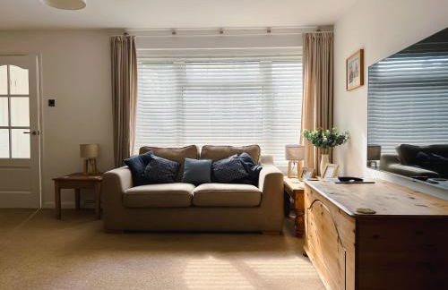 Bright & Cosy - Jacuzzi - Log Burner - King Beds - Foto 29