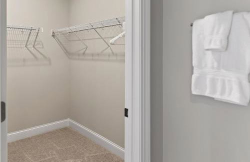 Luxe King Bed, Balcony, Garage in Downtown Raleigh - Foto 47