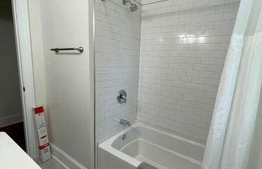 Renovated 1 Bedroom in Forest Hills - A - Foto 13