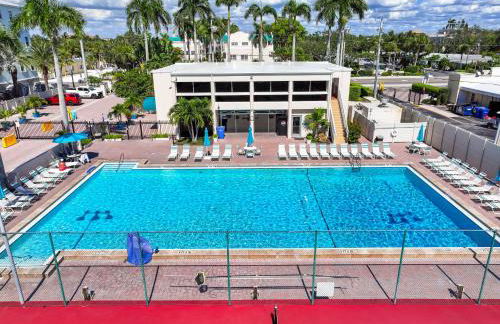 Palm Bay Club by Beachside Management - Photo 22