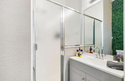 Beautiful 5BR 4 baths Themed home near Disney and Universal, Private Pool, Gameroom, baby Crib and more - Foto 25