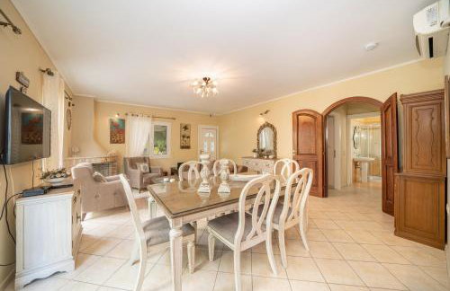 Villa Regina -Hidden Eden with Treehouse & Heated Pool - Foto 23