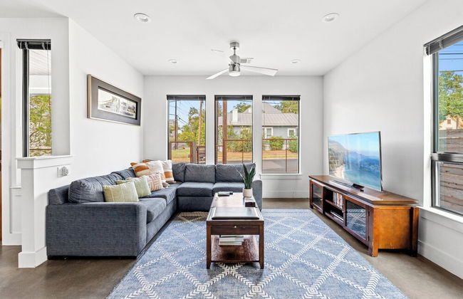 Walk to Restaurants & Entertainment on East Side - Foto 19