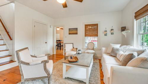 Historic Farmhouse Near Mountains and Colleges! - Foto 4