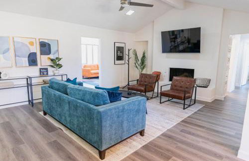 Sparkling Pool Retreat Near Legacy West by Vacation Your Way - Foto 11