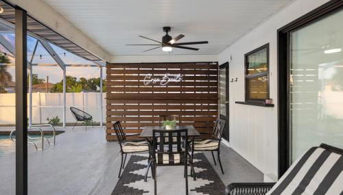 Stylish coastal retreat with Heated Saltwater pool - Foto 5