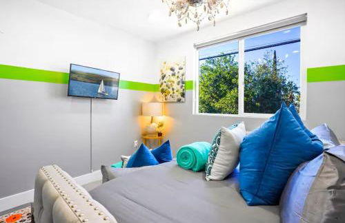 C- Vibrant and Glam NoHo Pad near U-Studios and H-Sign - Foto 30