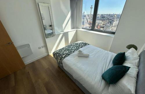 Two Bedroom City View Apartment Liverpool by StaySavvy Accommodation - Photo 52
