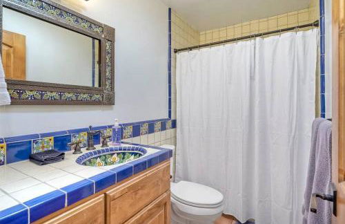 Great Group Retreat! Hacienda Decor, Spacious Floor Plan, Private Backyard - Foto 22