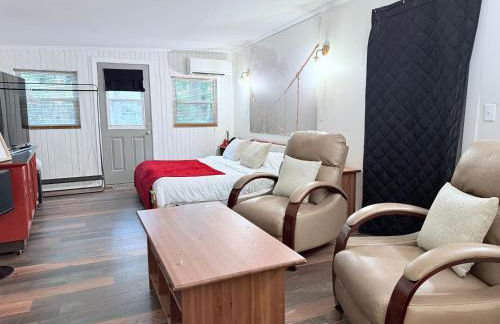 Charming Romantic Lakefront Cottage or Guest Room Depending on Availability Near Golf - Foto 14