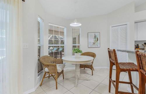 Spacious 3 Bed 3 Bath Pool Home in Naples - Photo 11