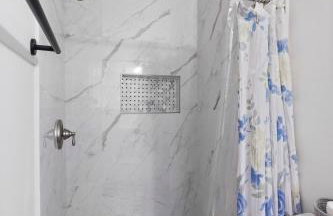 Perfect cute home in Garner with firepit & king bed - Foto 25