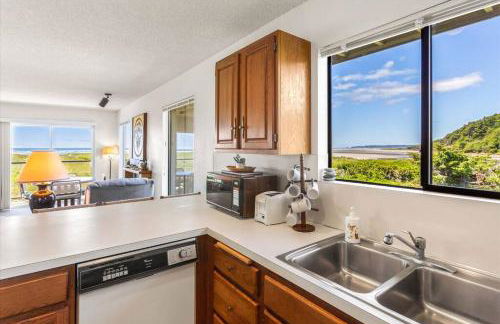 Waterfront Condo right on the Pacific Ocean - Photo 31