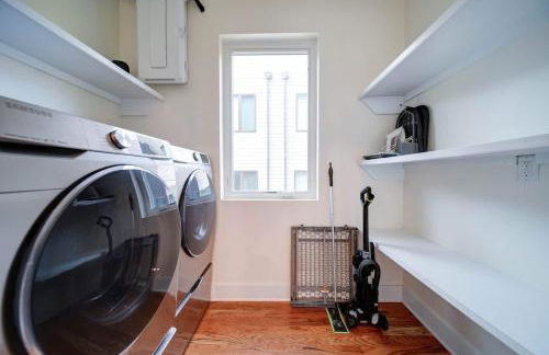 Luxe Townhome Rooftop Hot Tub Parking - Photo 58