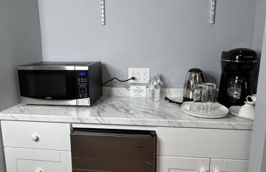 Cozy Room by Hofstra University - Photo 9