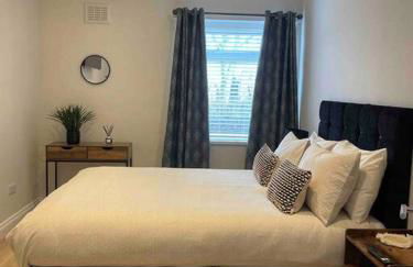 Lovely 2 bed apartment with hot tub log burner and off street parking - Foto 17