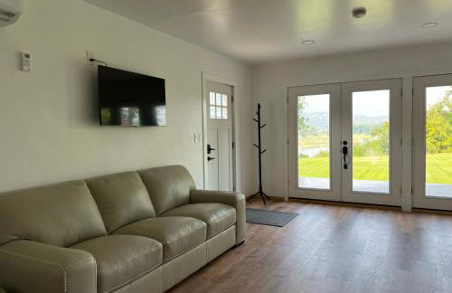 Private Cottage - Panoramic River Views, Near Casino and Downtown - Foto 7