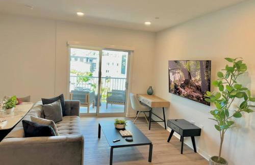 Corner 2 Bedroom 2 Bath Condo - Balcony - Parking - Foto 2