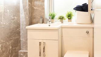 Cosy 2 Bedroom Apartment - Free Parking, Fast WiFi and Smart TV by Tejza Property - Foto 5, Shower