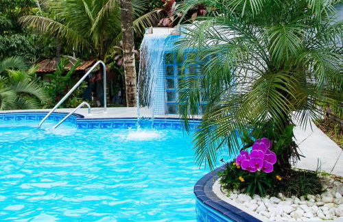 Linda casa com lazer a 500m da praia Guaratuba SP - Foto 1