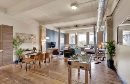 Downtown Loft- Pool -Free Parking -2026 World Cup - Foto 18
