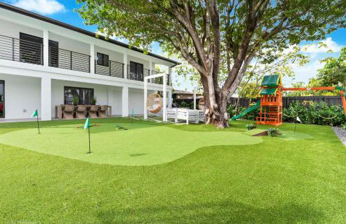 The World's Mansion - Game Room, 9 Bedrooms, HtdPool, Mini Golf, BBQ - Foto 3